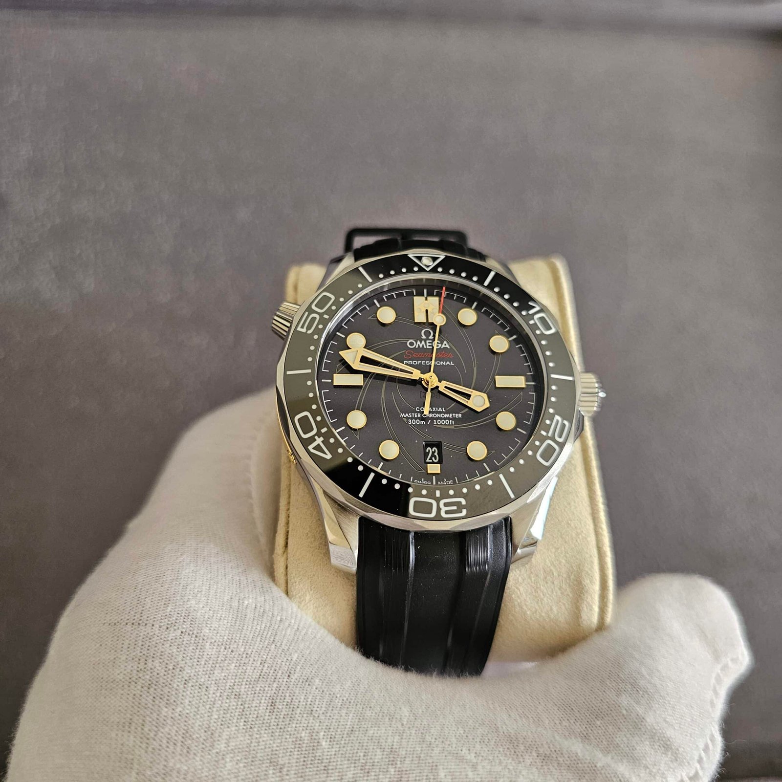 Omega Seamaster Diver 300M James Bond Limited Edition 7007 World Pieces