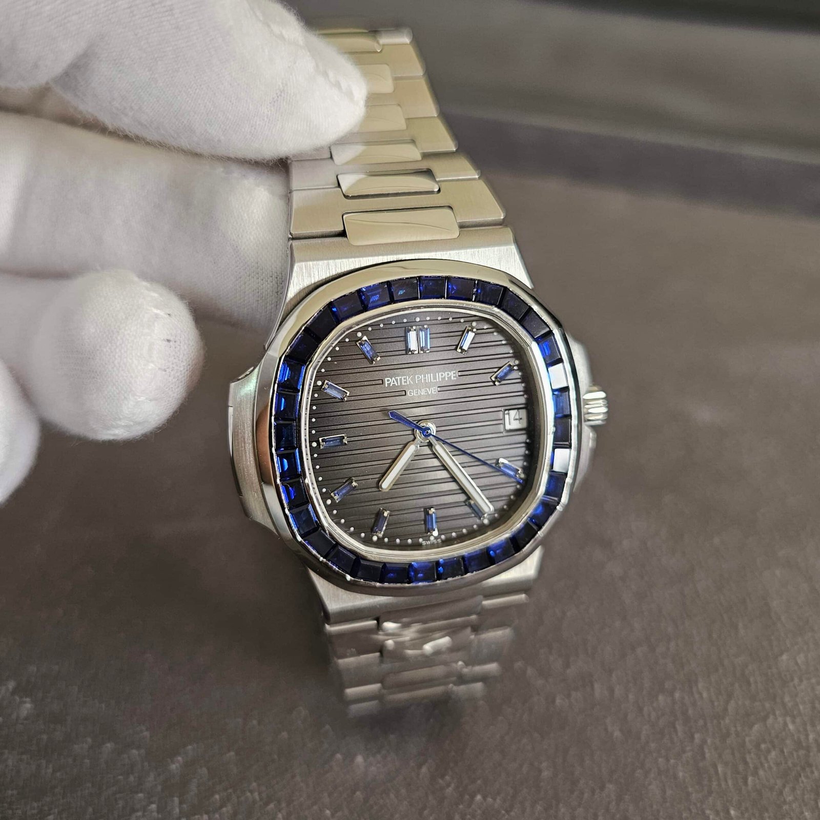 Patek Philippe Nautilus With Blue Saphire In Platinum 5711/111P-001